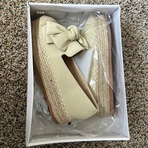 Ivory platform shoes, closed toe with bow detail